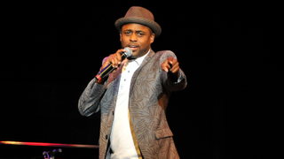 Wayne Brady to play a gun-toting supersoldier on <i>Black Lightning</i>